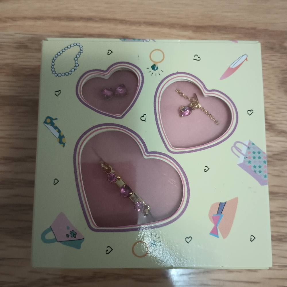 Vintage. Avon Girl's Jewelry Gift Set. Gold Tone W/Pink Stones